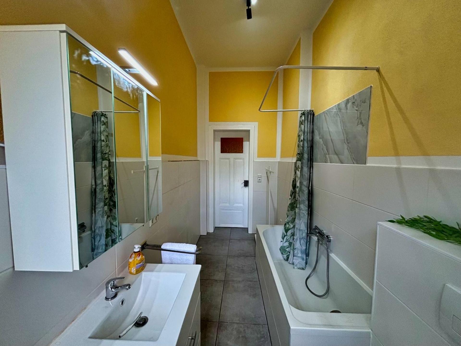 Fw 20 - Erdgeschosswohnung - Zentral - Bahnhofsnah *